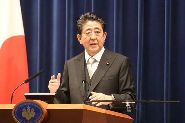 内閣改造後に記者会見する安倍晋三首相