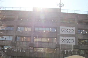 責任転嫁で「ギャラから2万円引くと言われた」　漫画家が世田谷区職員告発、保坂区長が謝罪