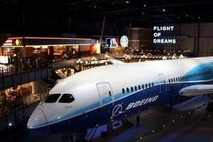 787初号機の翼見上げてビールが飲める！　中部国際空港「FLIGHT OF DREAMS」、記者がひと足先に体験