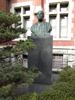 慶大三田キャンパスの福澤諭吉像。「ミス慶應」では混乱が相次いだ