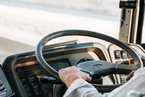 バスに駆け込み乗車できず「どういう事だ、説明しろ」　現役運転士が明かす「トンデモ」クレームの実態