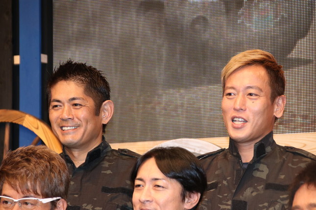 織戸学さん（写真左）とじゅんいちダビッドソンさん（同右）（2018年11月撮影）