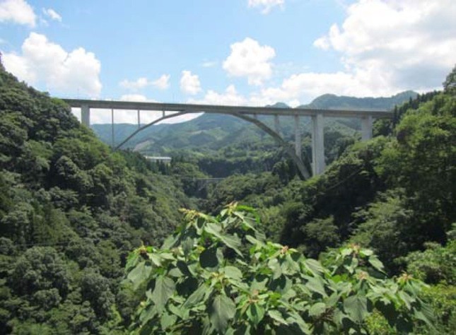 神都高千穂大橋（写真は、宮崎県西臼杵支庁提供）