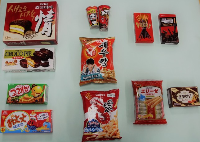 新大久保で購入した韓国のお菓子と日本のお菓子