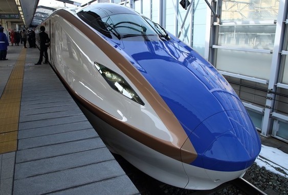 整備新幹線の建設費が増大している（写真は北陸新幹線、2015年2月撮影）