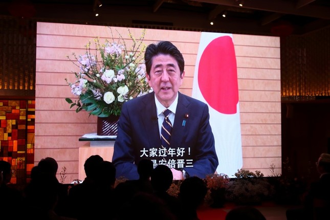 安倍晋三首相はビデオメッセージで中国語を交えながらあいさつした
