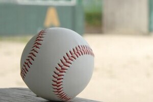 侍ジャパン入りも巨人では2番手？　捕手小林に「セ界では通用しない男」説