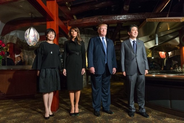 両首脳の親密さの表れ？（ホワイトハウス公式サイトより。Andrea Hanks撮影）