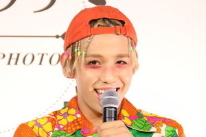 すっぴん＆ヒゲで息子を抱っこ　りゅうちぇるのパパショットに「ダンディー」の声も