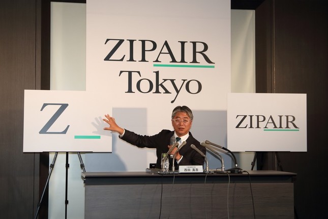 LCCの運営会社の名称は「ZIPAIR Tokyo（ジップエア　トーキョー）」に変更された。西田真吾社長が発表