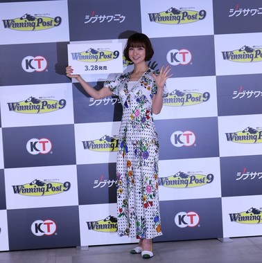 イベントに登場した篠田麻里子さん