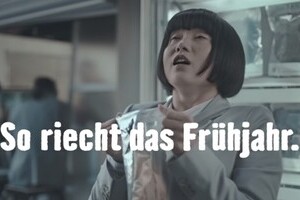 アジア人女性が「白人男性の下着」をかいで...　ドイツ企業CMが「日本揶揄」？差別的と物議