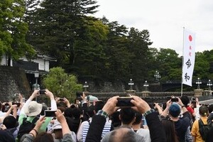 厳粛なテレ朝、はしゃぐNHK...　「改元カウントダウン」を各局はどう伝えた？