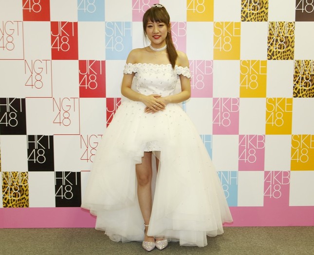 高橋みなみさんがAKB48の卒業コンサートで披露した純白のドレス衣装（2016年3月撮影）