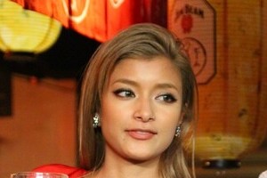 ローラ、鼻の下に「ほくろ」が...　本人ぼやくもファン「チャーミング」