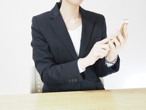 内定辞退は「直接会って」、日経報道が物議　専門家「大企業であればわざわざ出向かなくても...」