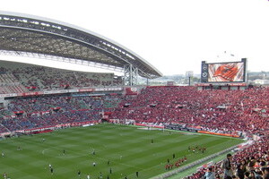 湘南戦「大誤審」に見たJリーグ審判の弱点　サッカーライターに聞く「原因と解決策」