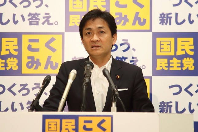 記者会見に臨む国民民主党の玉木雄一郎代表
