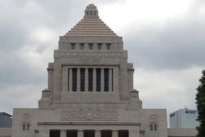 このまま「2000万円」が争点でいいのか　国民だって理解している「年金だけでは暮らせない」現実