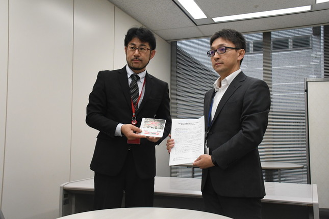 呼びかけ人の畠山さん（左）