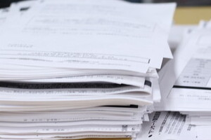 メディアにはびこる「FAX文化」 時代はペーパーレスなのに...なぜ？