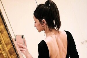 ダレノガレ明美、驚異の背中筋肉美写真　「夜寝れない時にするコト」