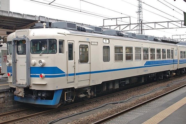 日本に2両だけ残った急行型電車の1両のクハ455 701(写真は旧塗装 Wikimedia Commonsより)