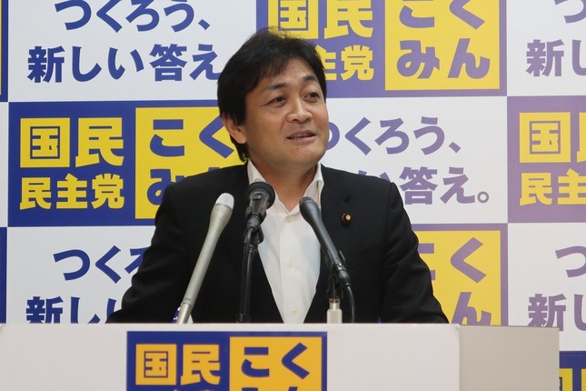 定例会見で「うどん論争」について語る国民民主党の玉木雄一郎代表