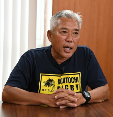 教え子の田村優選手について熱く語る国学院栃木高の吉岡肇監督