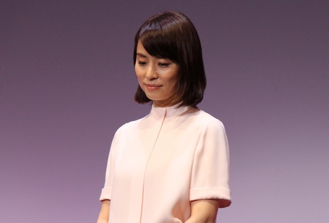 「ぽんこつ」説にショック受けた？石田ゆり子さん