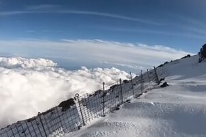 富士山「1キロ滑落」からの生還劇　絶体絶命免れた人々は、何が「違った」のか