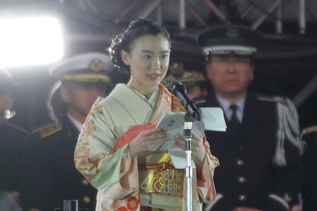 祝辞を述べる女優の芦田愛菜さん