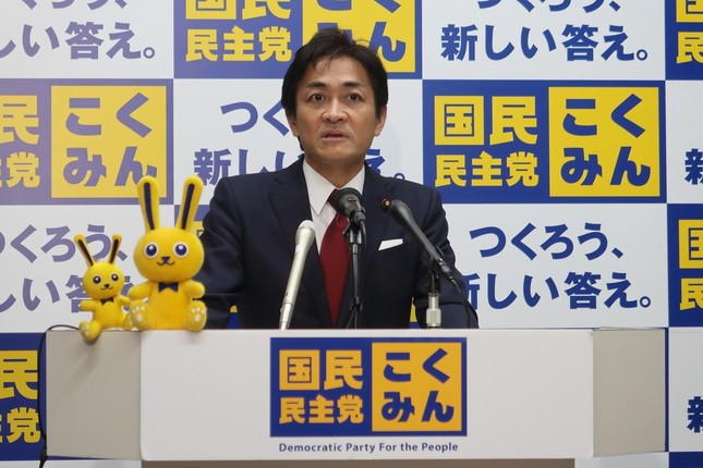 記者会見する国民民主党の玉木雄一郎代表