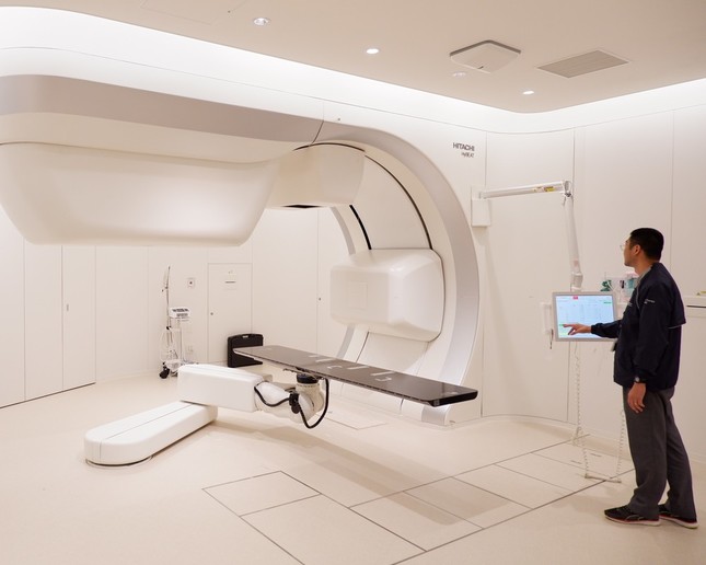 日立が輸入博に出展した「粒子線治療装置」（大型模型）