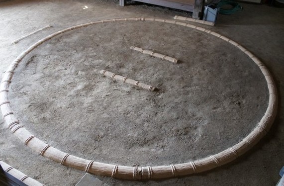 前頭11枚目の石浦が決めた「三所攻め」は、舞の海氏以来となる26年ぶりの珍手だった