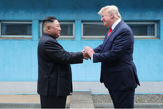 米国とトランプ大統領と北朝鮮の金正恩・朝鮮労働党委員長。お互いが直接罵倒しあう可能性はあるのか（写真は労働新聞ウェブサイトから）