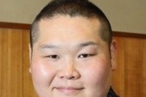 「どこの記者だっけ？」　潮丸関から声をかけられたのは、雪がちらつく初場所前だった