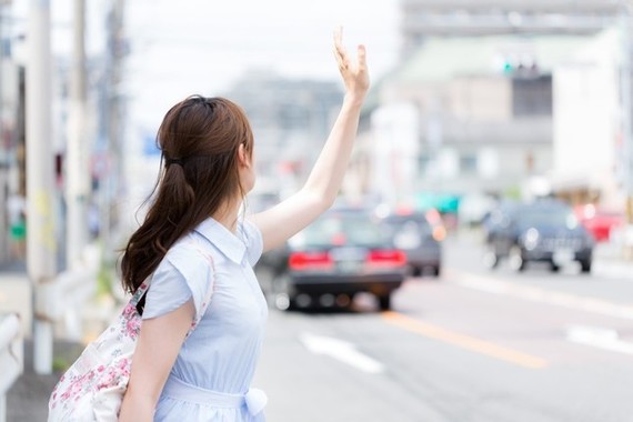 呼んだタクシーが違う客を乗せて…（写真はイメージ）