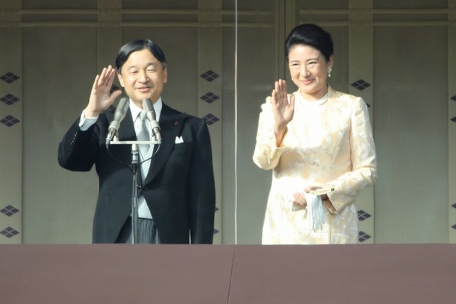 天皇皇后両陛下。令和になって初めての新年一般参賀だ
