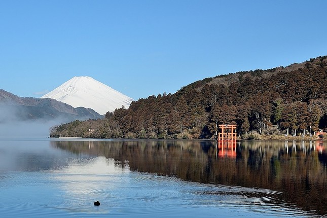 富士山のふもと、箱根駅伝復路のスタートは雄大な芦ノ湖からスタートした