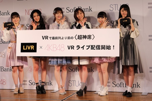 有料配信は2月3日から始まる。発表会には写真左からNGT48の本間日陽さん、NMB48の白間美瑠さん、AKB48の柏木由紀さん、SKE48の須田亜香里さん、HKT48の田中美久さん、STU48の瀧野由美子さんが出席した