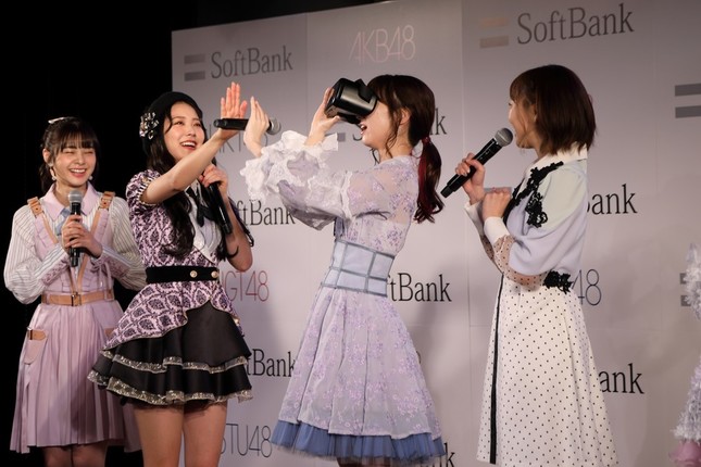 手を伸ばせば出演者に届きそう…？？