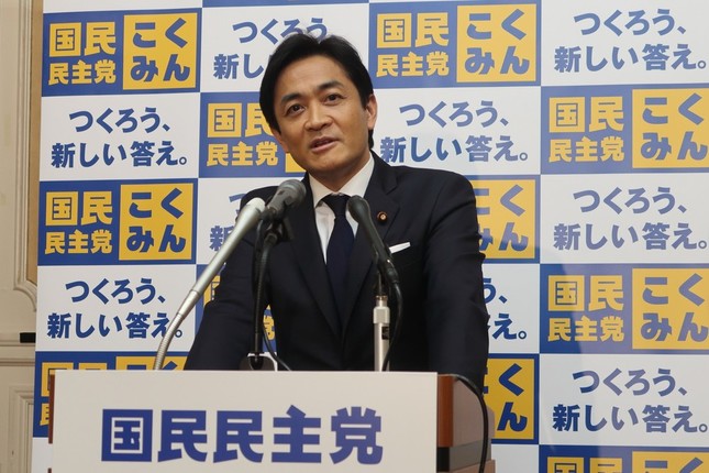 記者会見する国民民主党の玉木雄一郎代表

