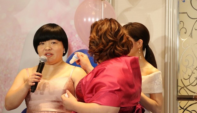 イベントに登場したオカリナさん（左）、ゆいPさん（中央）、田中みな実さん（右）