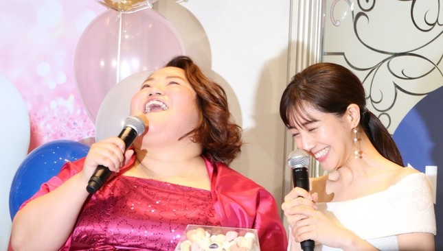 イベントに登場したゆいPさん（左）、田中みな実さん（右）