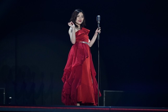 ソロ曲を披露する松井珠理奈さん （c）2020 Zest,Inc
