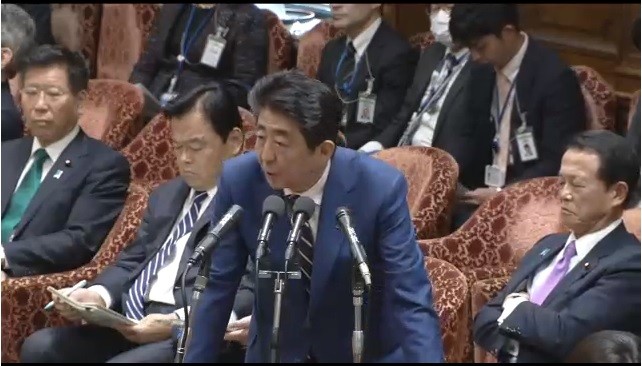 2月17日の衆院予算委で辻元清美議員の質問に答える安倍首相（画像は衆院インターネット審議中継サイトより）