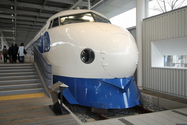 新幹線の0系車両。1964年にデビューし、2008年まで営業運転を続けた