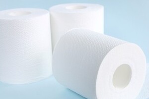 カート内のトイレットペーパー、目離した隙に「盗まれた」　元モデルの投稿に「世も末」