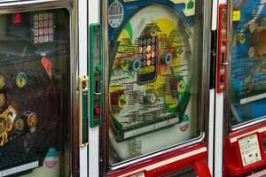 パチンコは「避けるべき場所」に例示されず　専門家も疑問視、厚労省の見解は